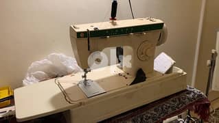 ماكينة  خياطة سينجر للبيع 0