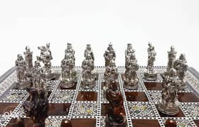 شطرنج روماني حجم كبير+قاعدة صدف طبيعي شغل يدوي مقاس 40*40سم 0