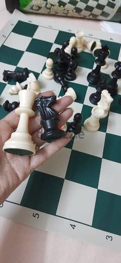 شطرنج علي شكل اسطوانة سهلة الحمل كوالتي ممتاز وحجم كبير 0