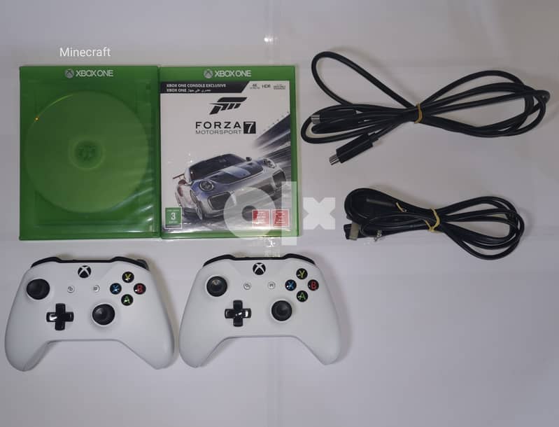 Xbox one s 500gb 2 Controllers 4
