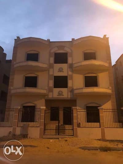 فيلا كاملة نص تشطيب و متشطبة 4 واجهات و أسوار كريتال وبوابات