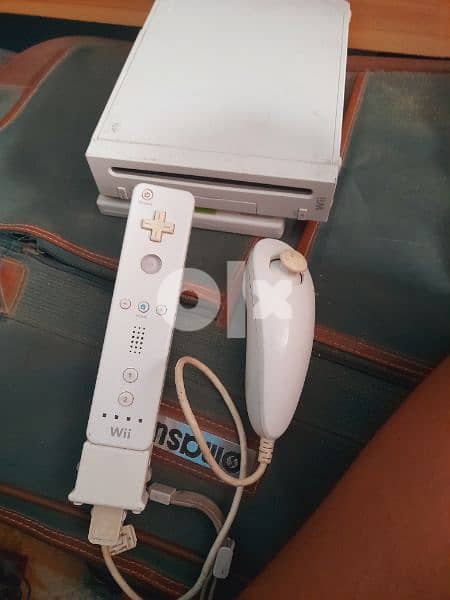 wii بحالة جيدة كل الاشياء معه الٱصلية 0