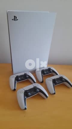 PlayStation5 with 5 Controllers