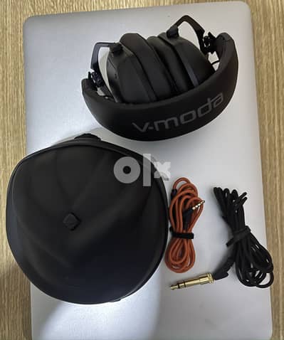 V Moda CROSSFADE M-100 MASTER - DJ/Studio Headphones (Mint Condition)