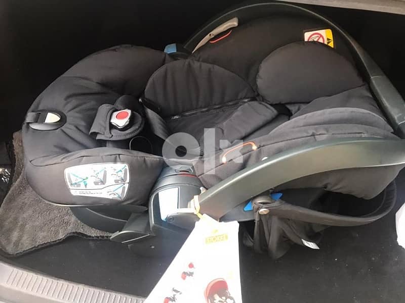 car seat & baby bassinet 2