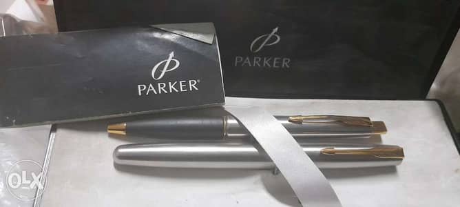 للبيع قلم parker اصلى قديمه سن دهب بعلبه وضمان مدى الحياه