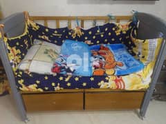 سرير اطفال من سن يوم لحد ٤ سنوات بالمرتبه والجوانب