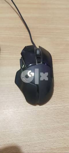 desktop computer مع mouse and keyboard 0