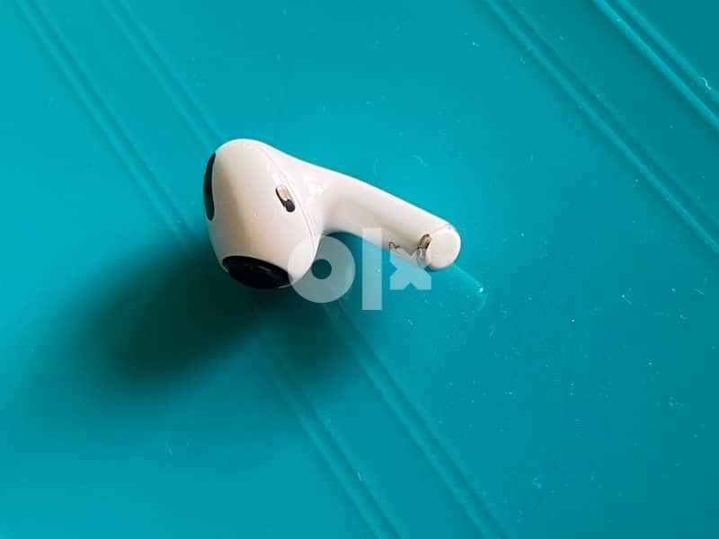 AirPods Pro (Case+Right Pods Only) 1