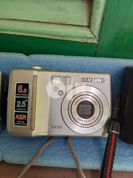 للبيع عدد3 كاميرات  بحالة جيدة محتاجين صيانة لعدم الاستخدام . 1