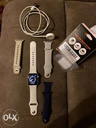 Apple Watch series 3 - 38mm case silver aluminium- sport band- white