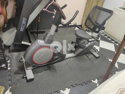 عجلة ريلاكس 300 كيلو مريحة للظهر للجيم و المنزل حالة جيدة