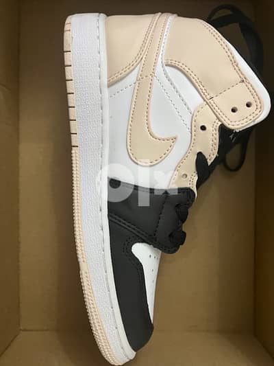 SALE:New Nike jordan mirror size 36  كوتشي نايكي جوردان جديد تبق الاصل
