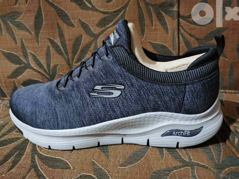 Skechers Arch Fit مقاس ٤٨. ٥ من قطر 4