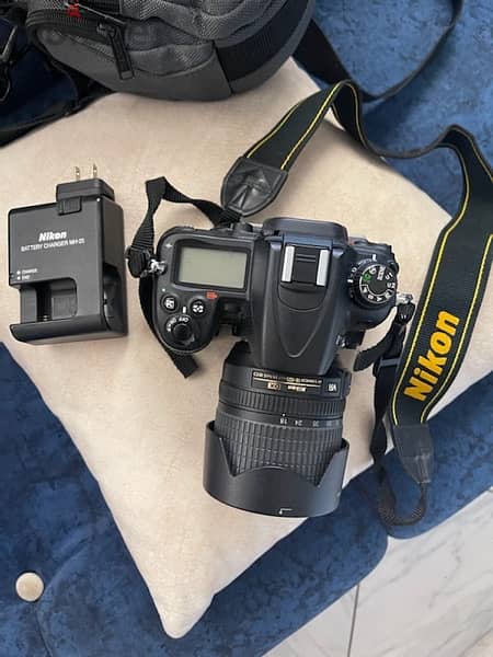 Nikon D7000 with 18-105 lens with original bag 2