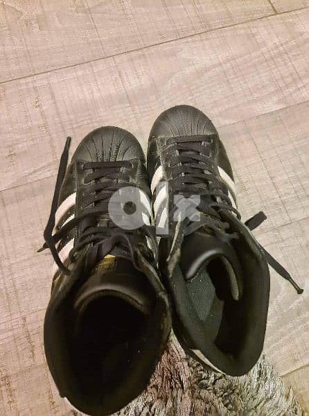 حذاء أديداس سوبر ستار اسود أصلي مقاس ٣٩. ٥ adidas superstar black 39.5 2