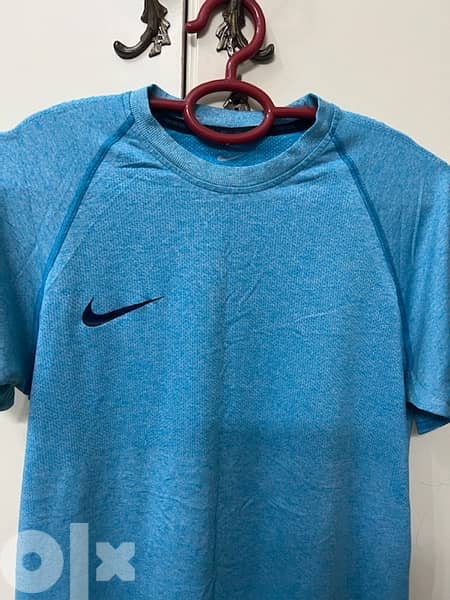 Nike t-shirt medium size dri fit ٢ تيشرت مقاس ميديام 4