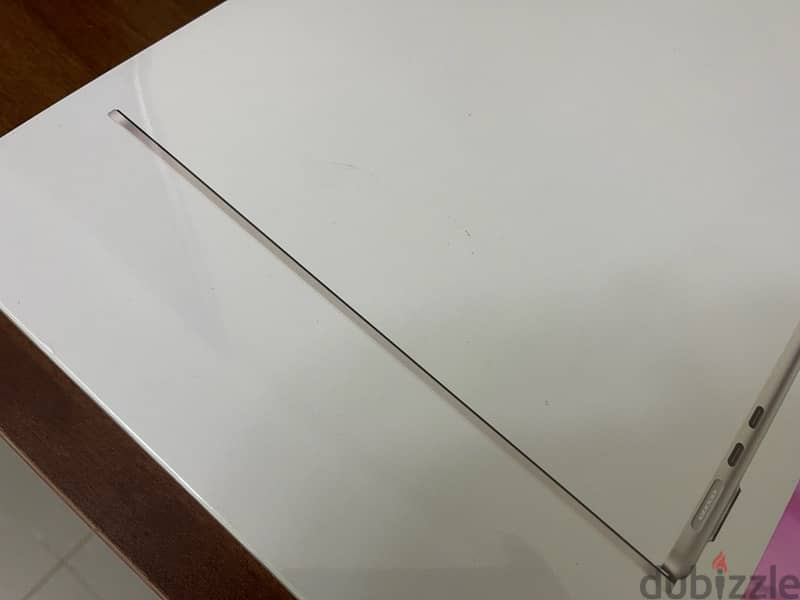 MacBook Air m2 sealed starlight 1