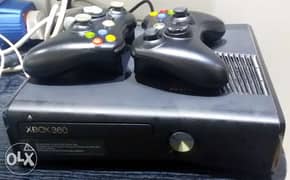 XBOX 360 SLIM 4 GB with KINECT and 4 Wireless Controllers 0