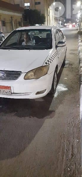سيارة ملاكى ابيض
