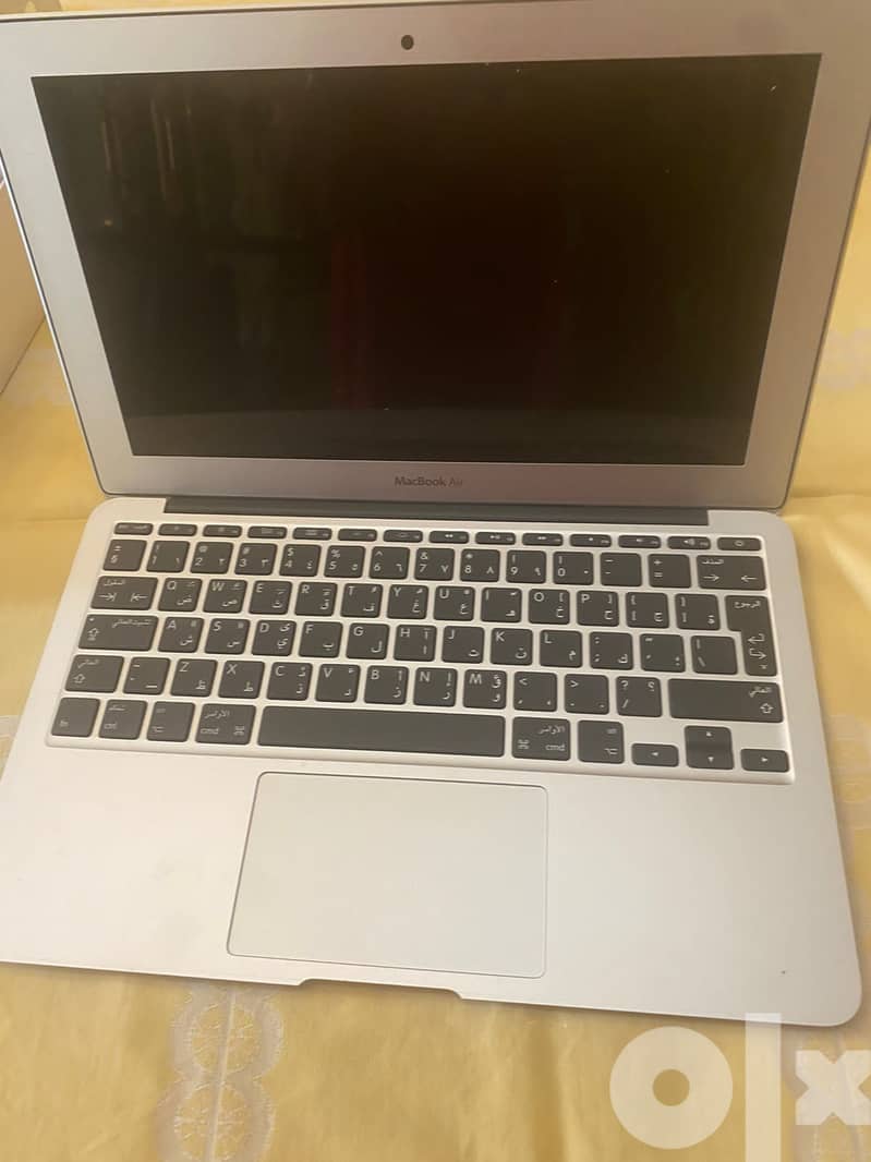 Apple Macbook Air 11 inch 1