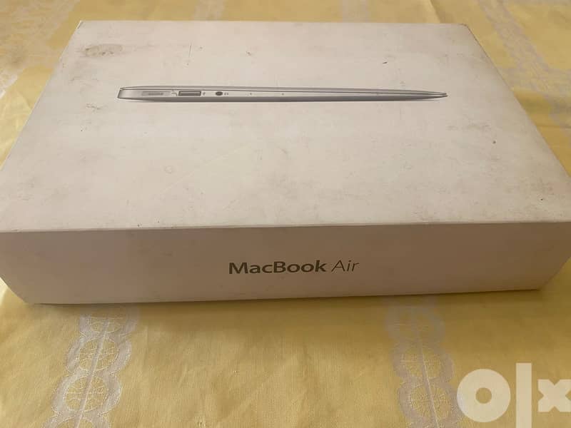 Apple Macbook Air 11 inch 6