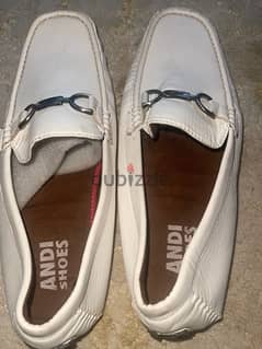 حذاء جلد  طري ابيض ماركة ANDIمشترى من  السعودية مقاس ٤٥
