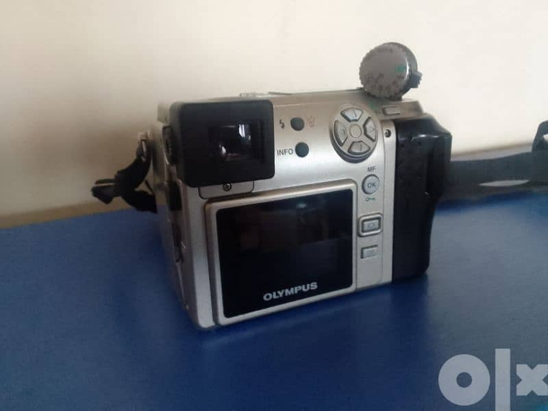كاميرا أوليمبس ألترازووم -  Olympus C-2100 ultrazoom 1