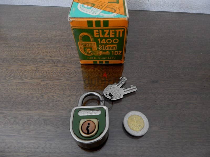 قفل قديم بالمفتاح حجم متوسط . . صنع فى المجر - ماركة elzett1400 1