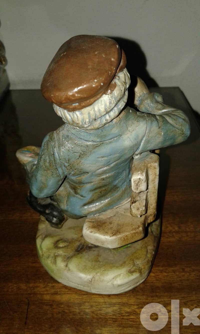 تمثال تحفه  لشخصية رسام من بيسكوي قديم جدا غير مختوم 4