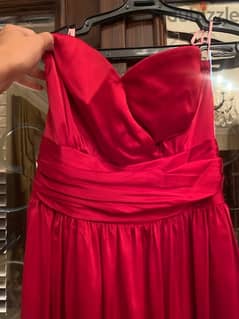 فستان سوارية ساتان حرير احمر حالة جيدةً جدا