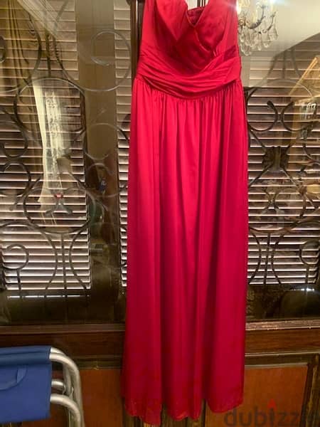 فستان سوارية ساتان حرير احمر حالة جيدةً جدا 1