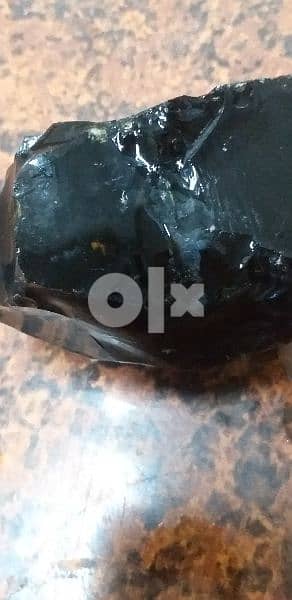 حجر بركاني للبيع اسود زجاجي black volcano glass rock obesedian 1