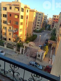 شقة بمدينة بدر كمبوند ريزيدينس الدور الرابع 5دقائق من طريق السويس 0