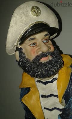 تمثال قبطان بحري بتفاصيل دقيقة مميزة بحالة ممتازة الخامه من الريزن