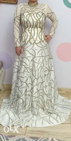 فستان زفاف للبيع يلبس لوزن ٧٠ كيلو، محجبات، ثقيل جدا مطرز، هاند ميد 0