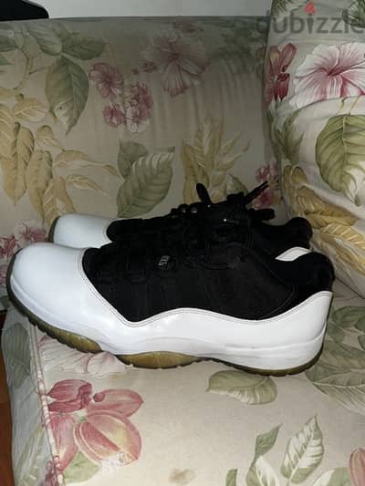 jordan 11 low tuxedo