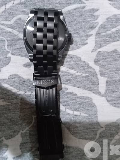 ساعه  nixon