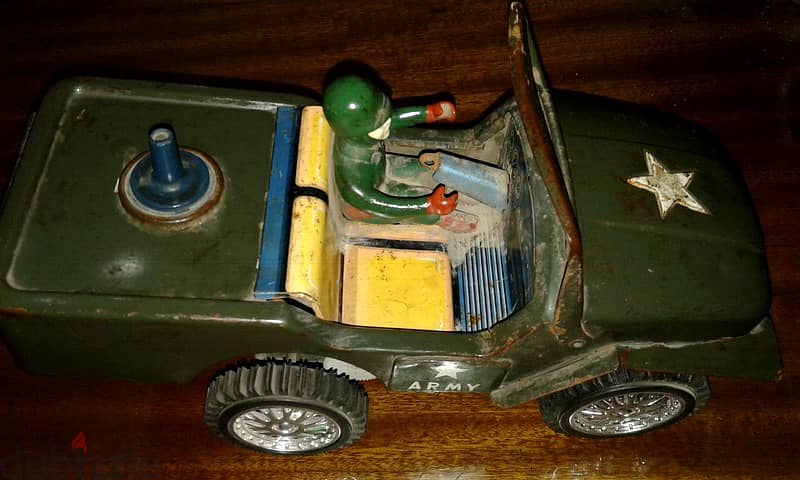 سيارة جيش جيب قديمة من الصاج صناعة ياباني 5
