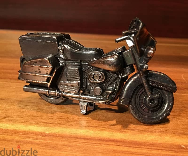 ماكيت دراجة نارية هارلي من المعدن يستخدم براية اقلام 2