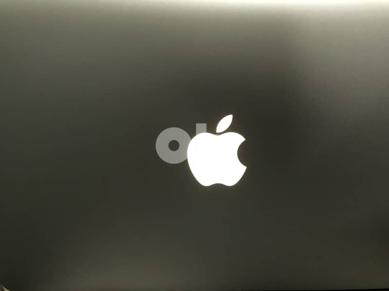 Macbook Air mid 2012, i7 جديد حالة الزيرو Silver  8 giga ram 11.6 inch 5