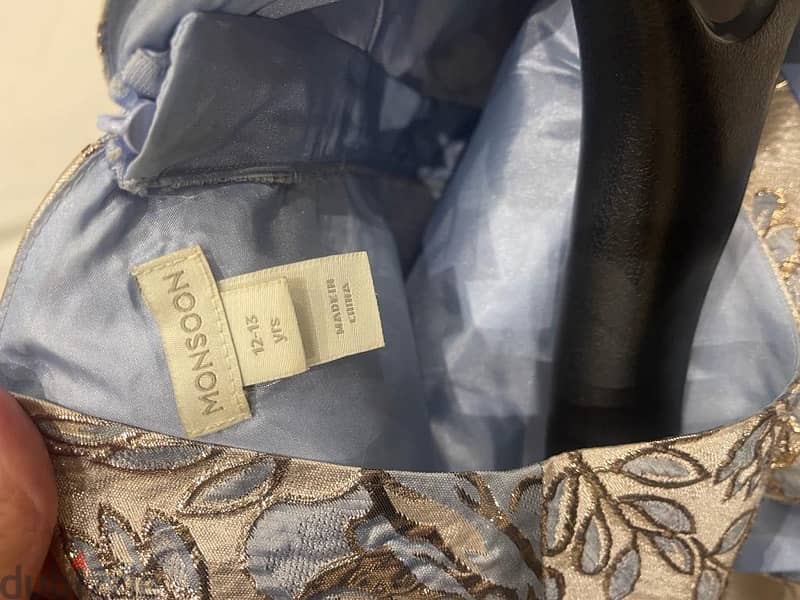 فستان سوارية من مون سون جديد  مقاس ١٣ سنة  مطلوب ٢٠٠٠سعرة الاصلي ٥٠٠٠ج 1