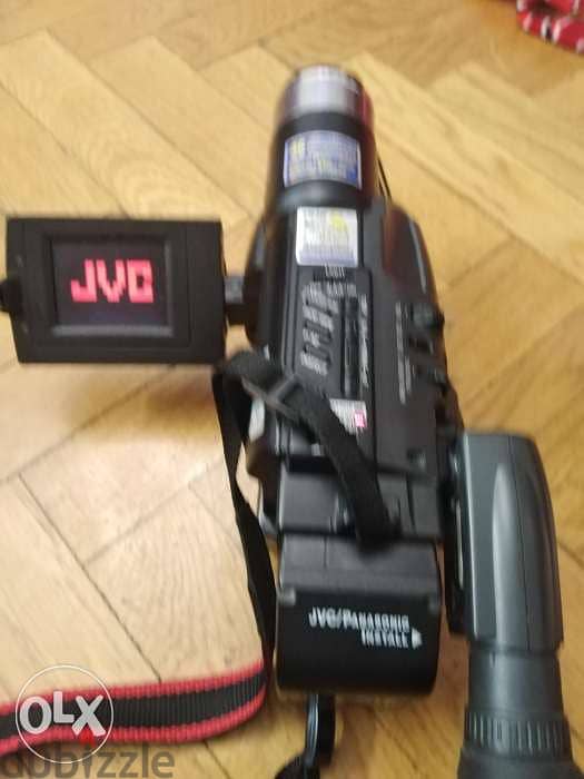 وارد أمريكا كاميرا jvc VHS c الكاميرا بحالة ممتازة معاها شنطه وشاحن 3