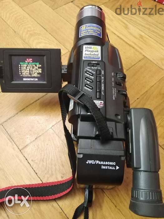 وارد أمريكا كاميرا jvc VHS c الكاميرا بحالة ممتازة معاها شنطه وشاحن 7