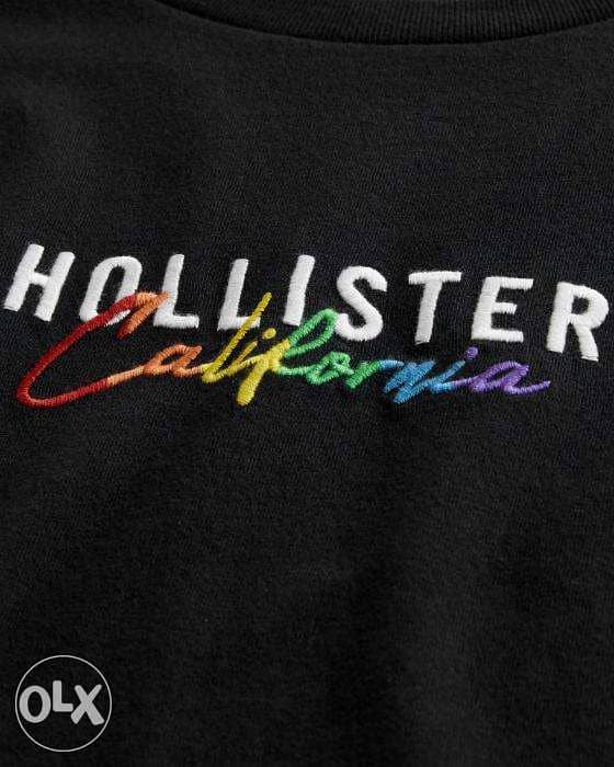 Hollister Embroidered Logo Graphic T-Shirt black تيشيرت هوليستر 1
