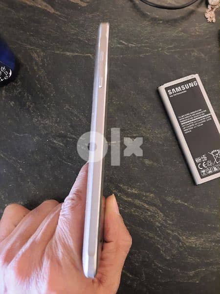 Samsung note 4   للبيع لم يفتح حالة ممتازة والقلم الأصلي معاه 3