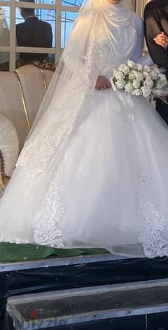 فستان فرح ل زفاف ابيض جوبير لبسة مرة واحدة