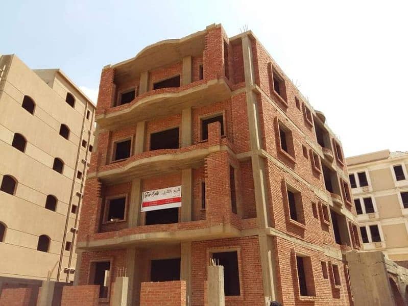 فرصة للاستثمار فى الإسكان الفندق  عمارة طوب أحمر 576م امام AUC 0