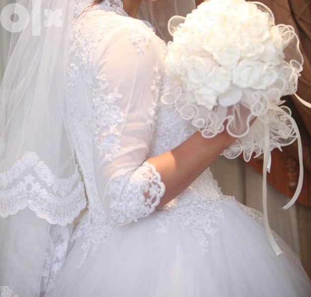 wedding dress used once as new with veil 0