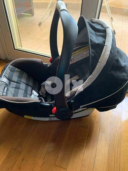 graco car seat and it’s base 2